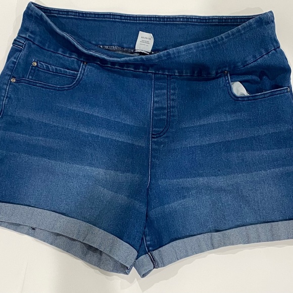 Pull on shorts - Picture 1 of 1